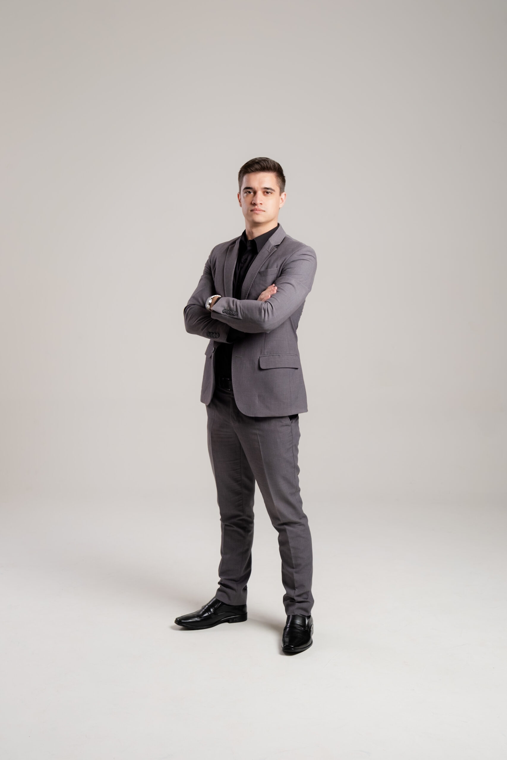 Leonardo Schultz é assessor parlamentar e empreendedor, nascido e criado em Joinville.