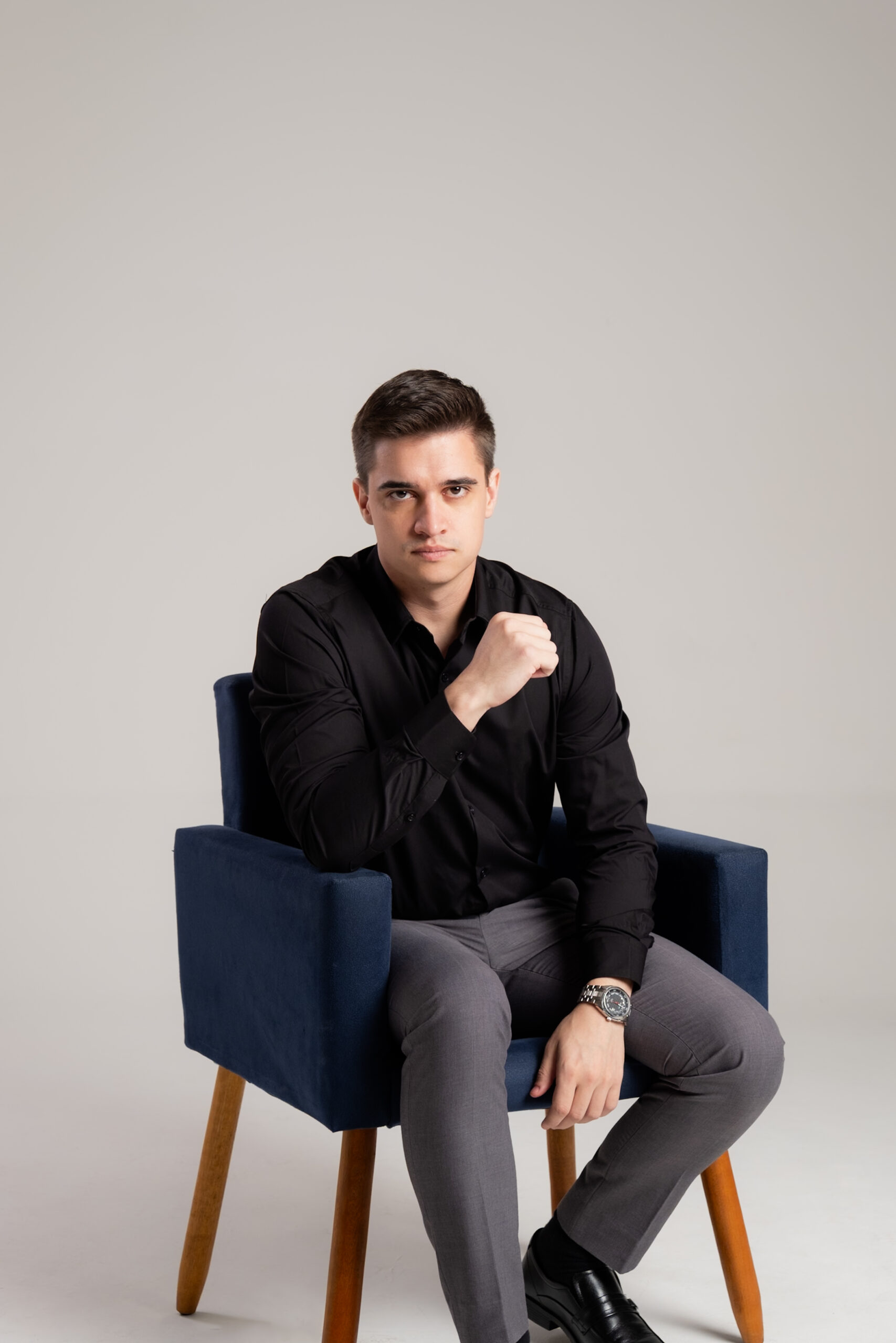 Leonardo Schultz é assessor parlamentar e empreendedor, nascido e criado em Joinville.