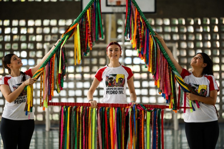 Escola de Joinville busca 13º título no Festival de Dança com apresentação inspirada no maracatu rural