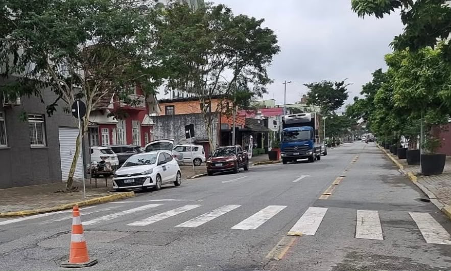 Trecho da rua Visconde de Taunay, no bairro Atiradores, em Joinville