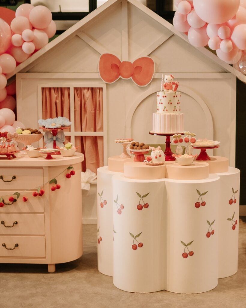 Decoração infantil completa montada com peças alugadas do acervo da Selecto