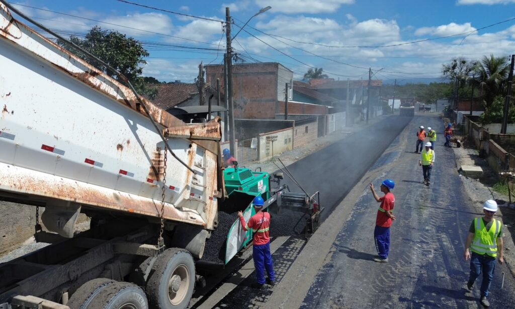 Trecho pavimentado da rua Anêmonas entre as ruas Gladíolas e Padre Augusto