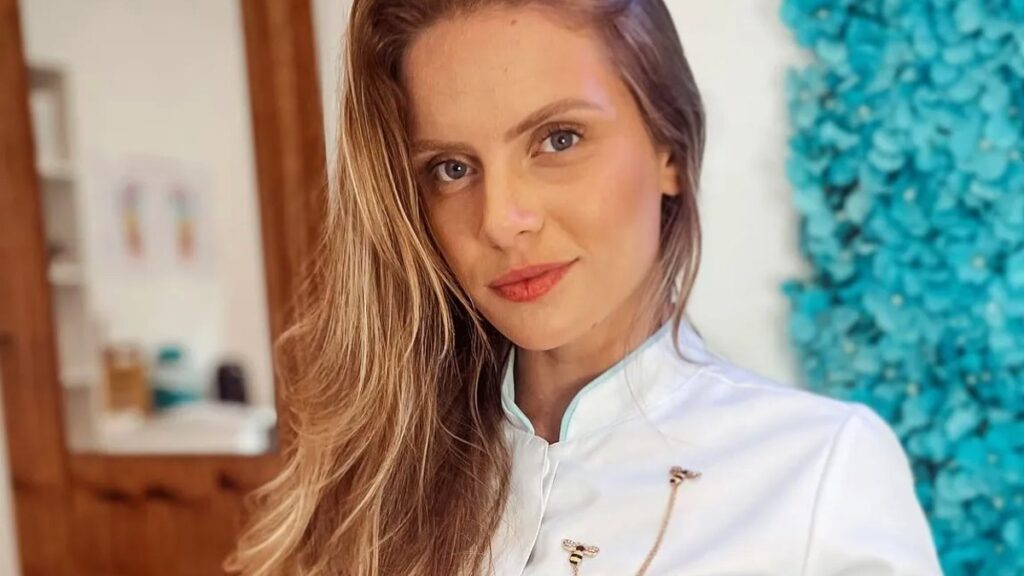 Kerline Sgrott, esteticista e massoterapeuta, no espaco da Kolmeeia em Joinville