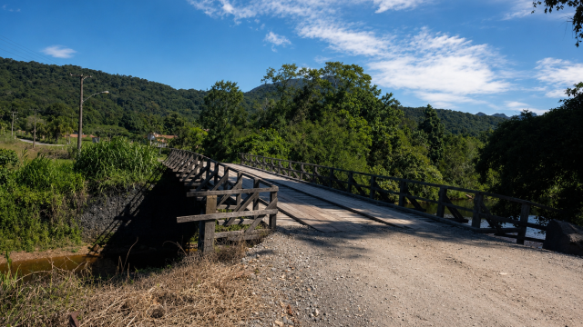 Última ponte de madeira da região rural do Vila Nova será substituída