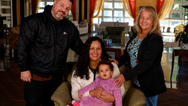 Família de Joinville encontra nos doces uma forma de ajudar no tratamento da filha com hipotonia