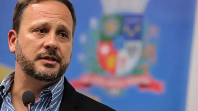 Aumento de salários no alto escalão vira alvo do Ministério Público