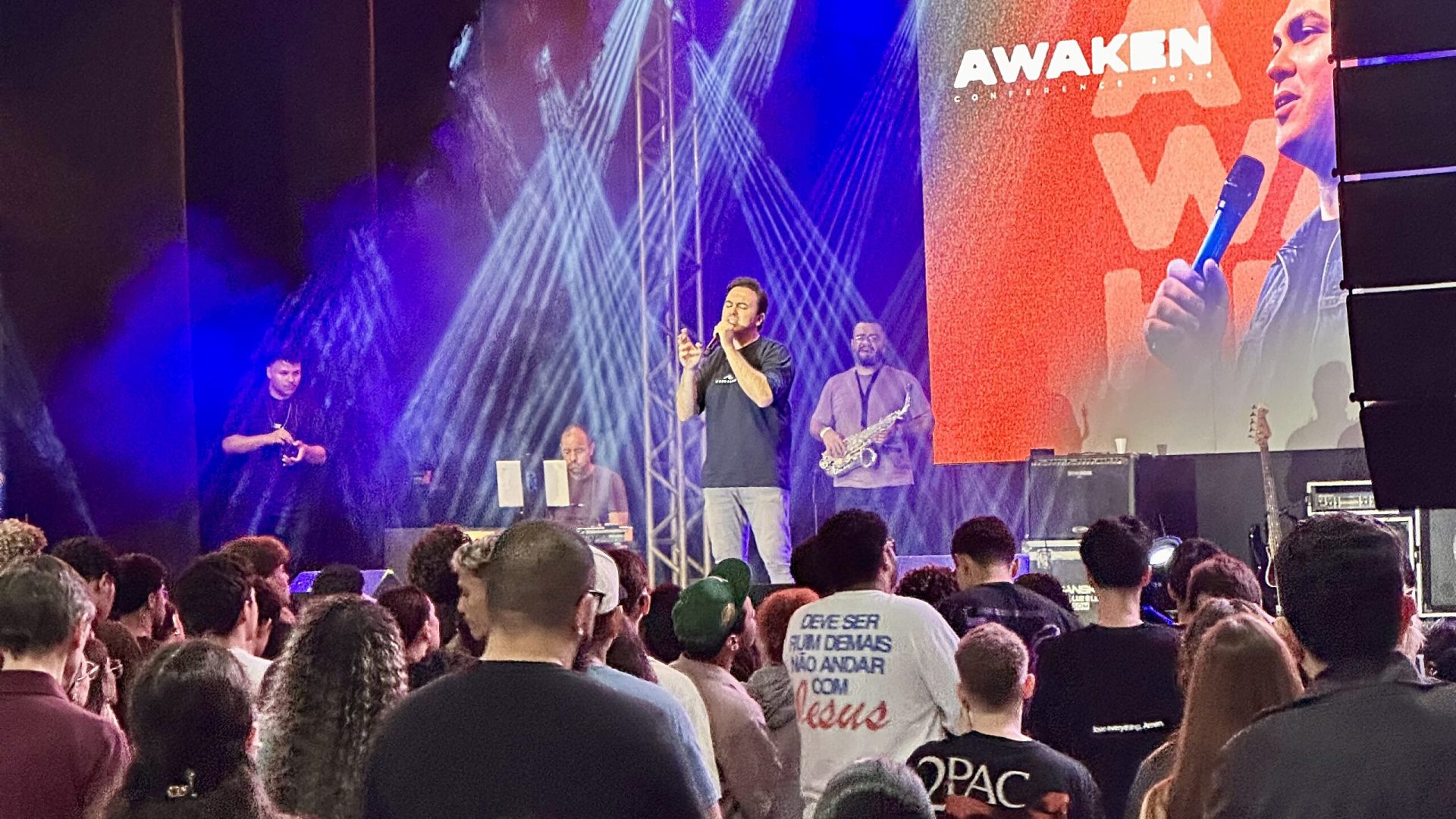 Palco da Conferência AWAKEN 2026 no Recanto da Paz, em Joinville