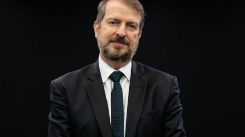 CEO da Tupy renuncia em meio à crise com questionamentos sobre interferência política