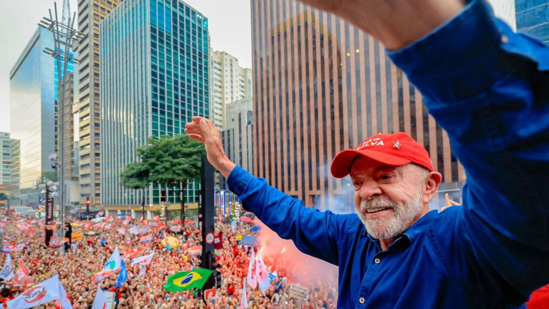 Luiz Inácio Lula da Silva conquista seu quarto mandato presidencial após disputar o segundo turno das eleições de 2026 com Flávio Bolsonaro.