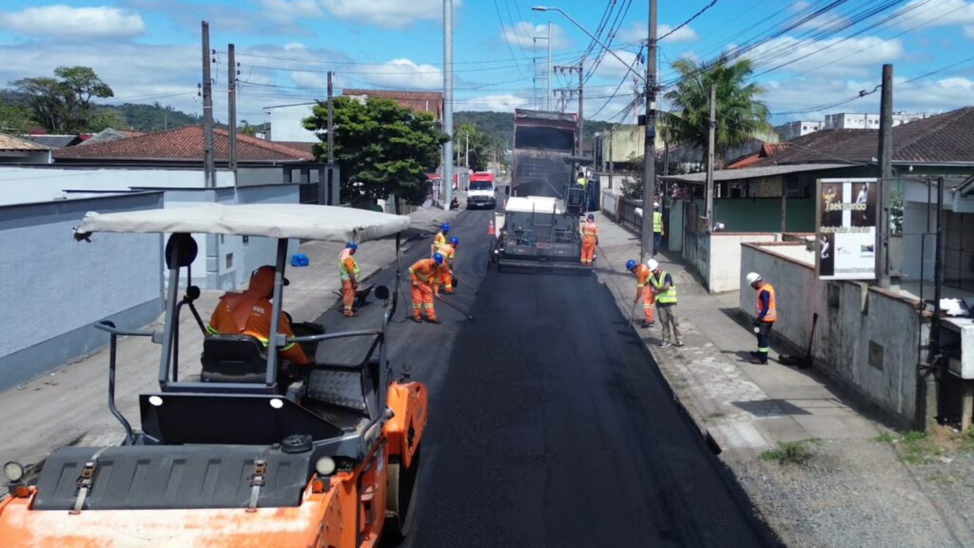Com pavimentação concluída em três ruas, obras de requalificação viária avançam na zona Sul de Joinville