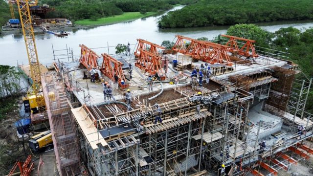 Com 160 metros, principal vão da Ponte Joinville começa a ser construído com o método de balanço sucessivo